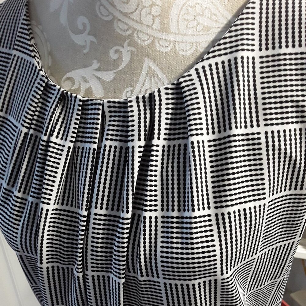 Calvin Klien black and white pleated neckline top size 1XL